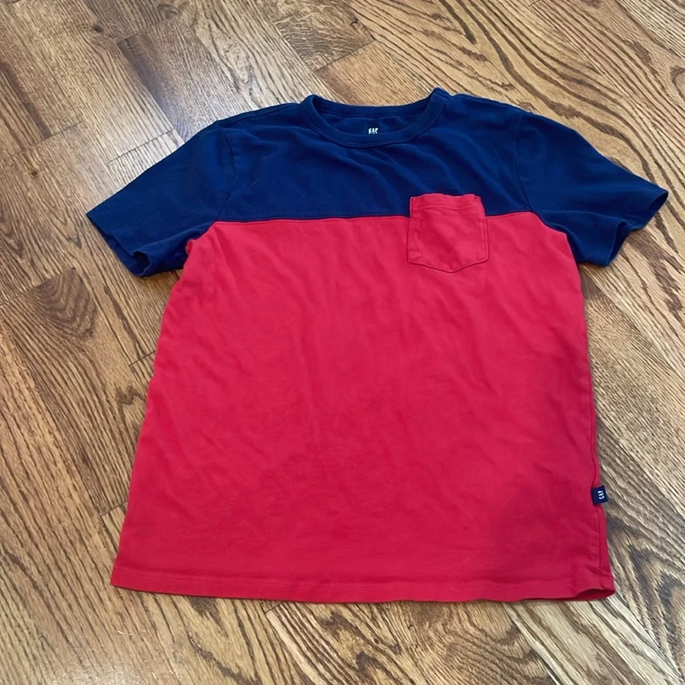 Boy’s Gap Kids T-Shirt. Size Medium 10-12. Excellent Condition.